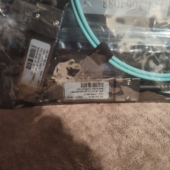 Legrand QSFP+, Active OM-3 Optical Cable to QSFP+, 850nm SR4 40G 1m - Picture 6 of 8